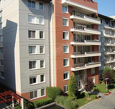 Etiler Maya Residencede kapalı mutfaklı 2+1